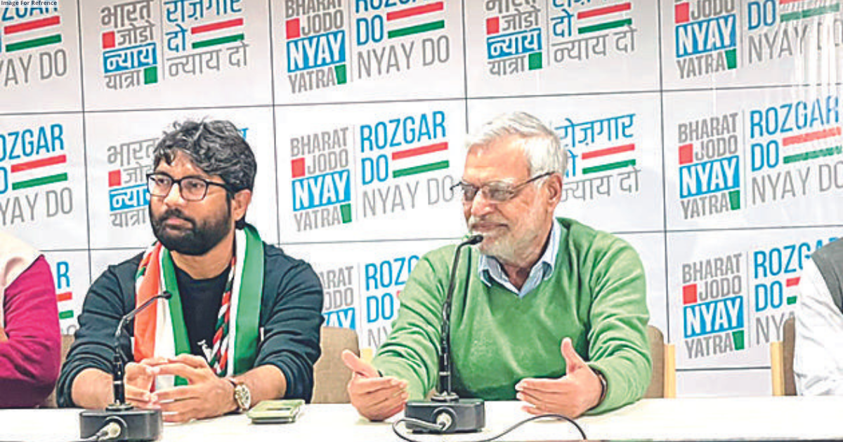 Mevani meets Cong workers for Lok Sabha elections